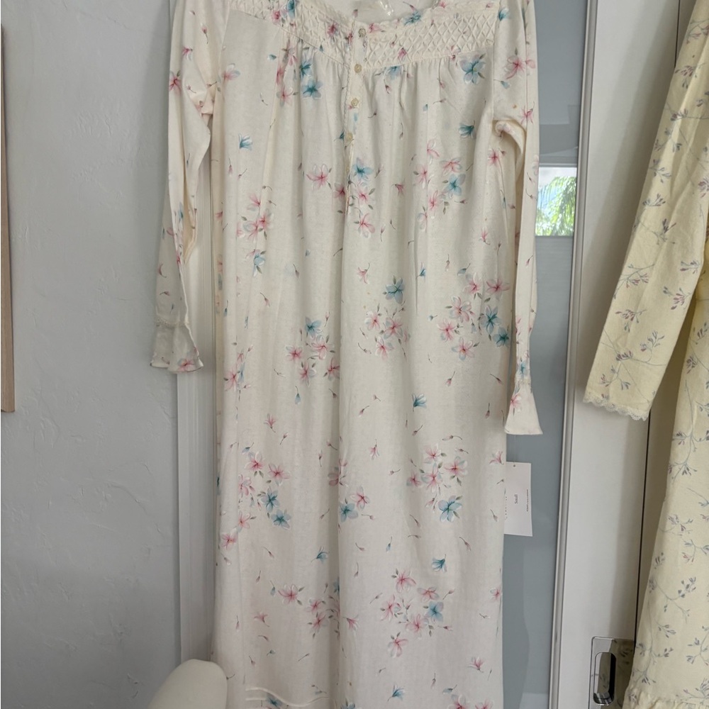 Chic Floral Print Long Sleeve Nightgown